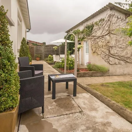 Maison Familiale Avec Piscine, Grand Jardin Clos Et Equipements De Loisirs - Fr-1-306-898 Semesterbostad *