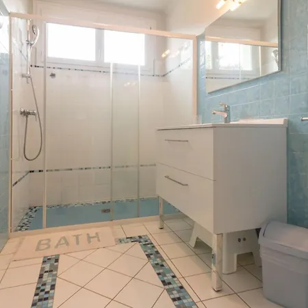 Maison Familiale Avec Piscine, Grand Jardin Clos Et Equipements De Loisirs - Fr-1-306-898 Holiday home Bonnoeuvre