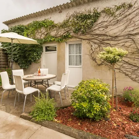 Maison Familiale Avec Piscine, Grand Jardin Clos Et Equipements De Loisirs - Fr-1-306-898 *