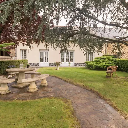 Holiday home Maison Familiale Avec Piscine, Grand Jardin Clos Et Equipements De Loisirs - Fr-1-306-898 *