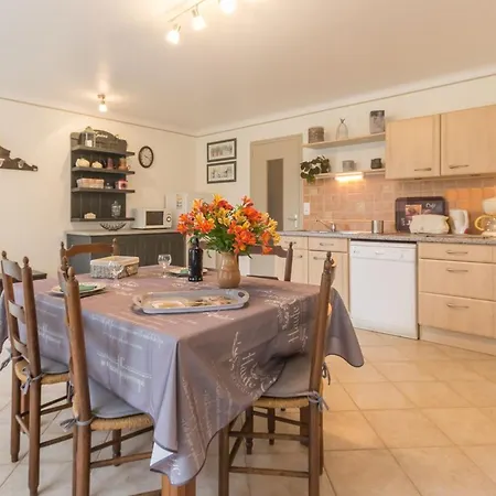 Maison Familiale Avec Piscine, Grand Jardin Clos Et Equipements De Loisirs - Fr-1-306-898 *