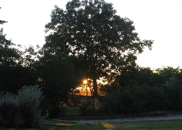 Дом отдыха Maison Familiale Avec Piscine, Grand Jardin Clos Et Equipements De Loisirs - Fr-1-306-898