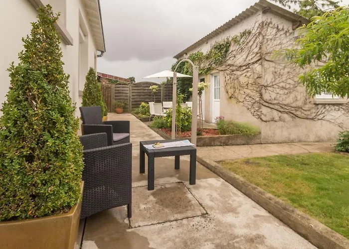 Maison Familiale Avec Piscine, Grand Jardin Clos Et Equipements De Loisirs - Fr-1-306-898 Дом отдыха *